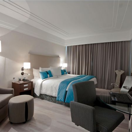 阿尔法城丽笙酒店 巴路里 外观 照片 A room at the hotel