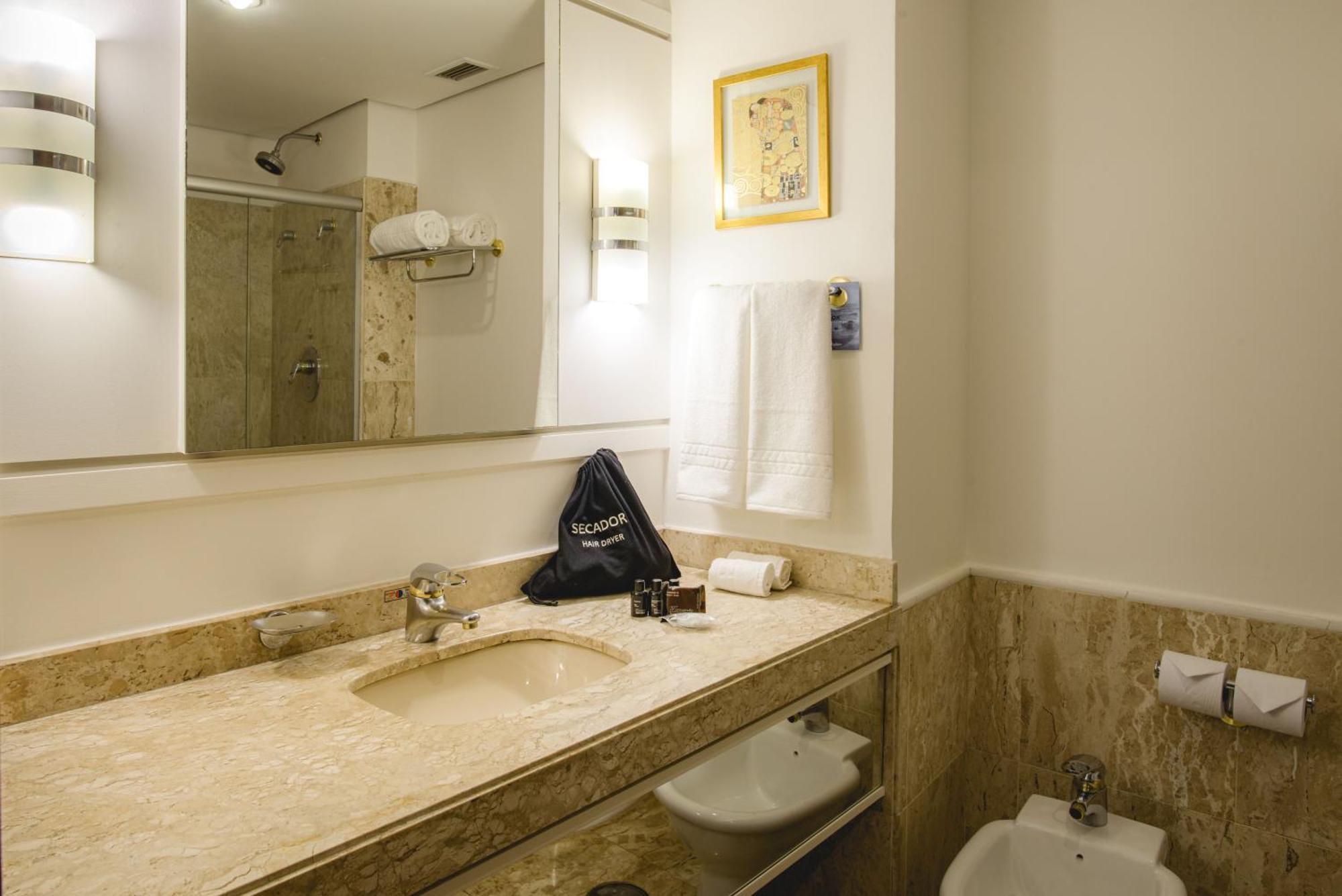 阿尔法城丽笙酒店 巴路里 外观 照片 Bathroom