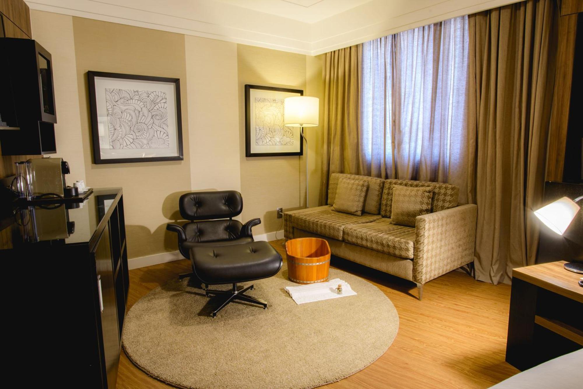阿尔法城丽笙酒店 巴路里 外观 照片 A living room in a serviced apartment in London