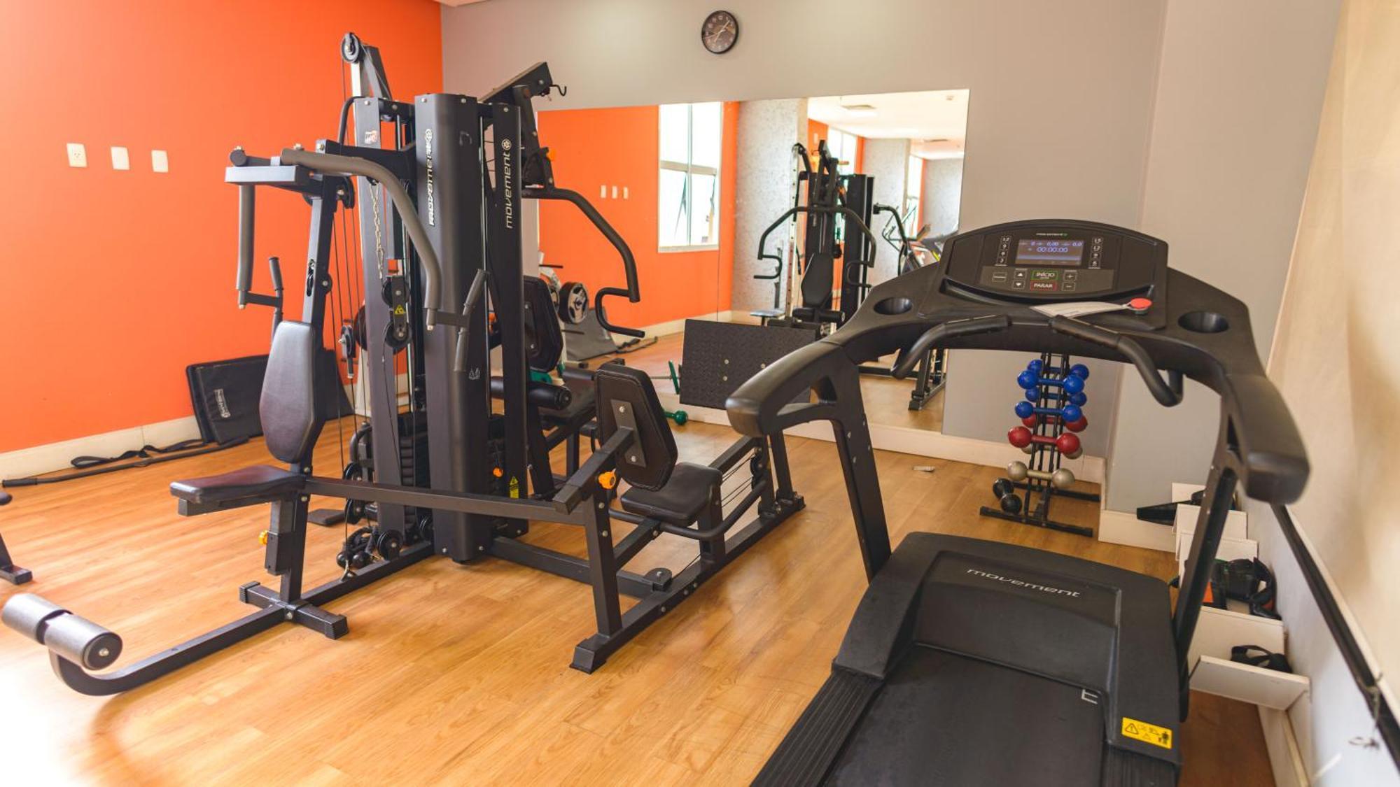 阿尔法城丽笙酒店 巴路里 外观 照片 A typical gym