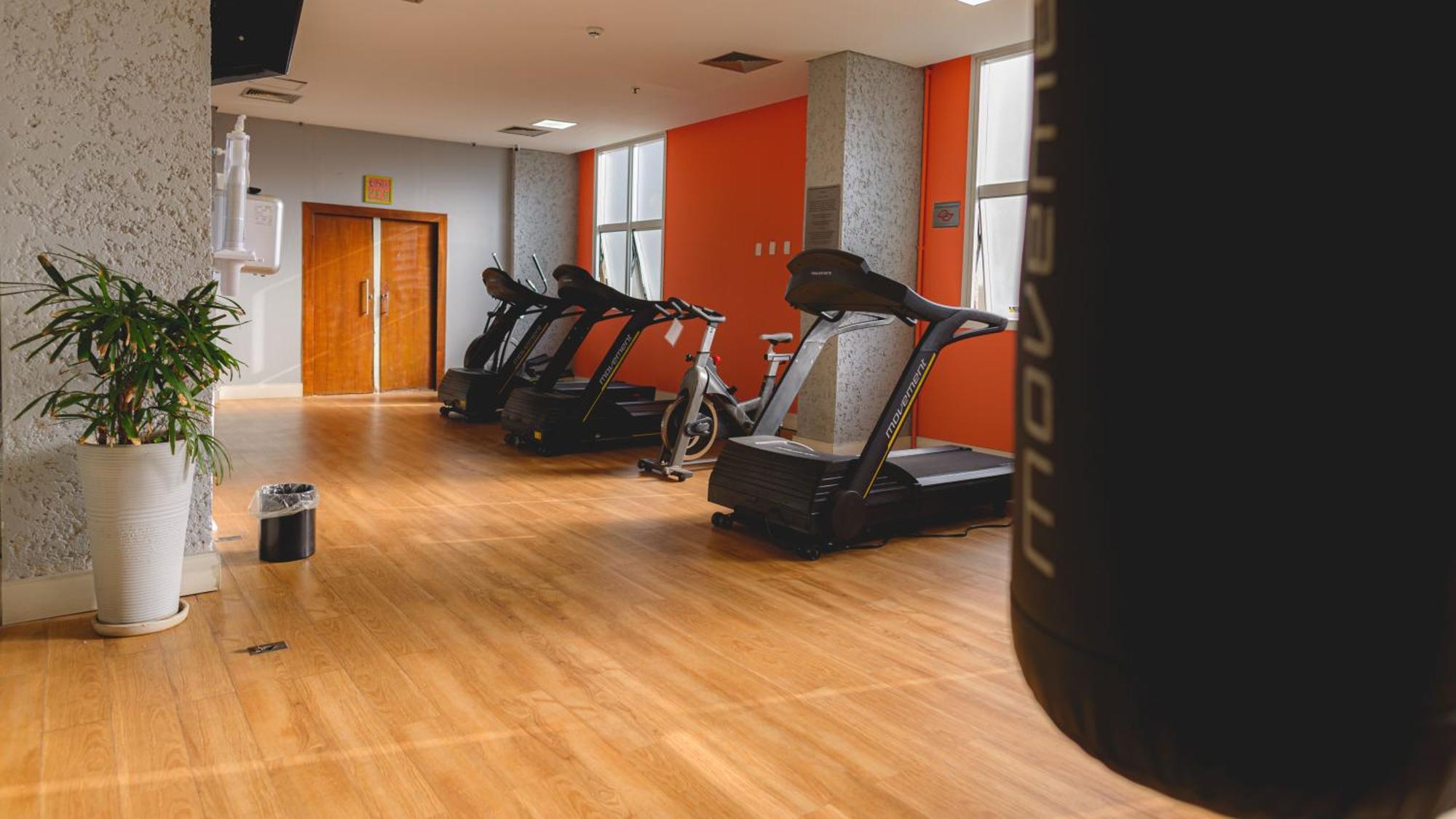 阿尔法城丽笙酒店 巴路里 外观 照片 The gym at the hotel