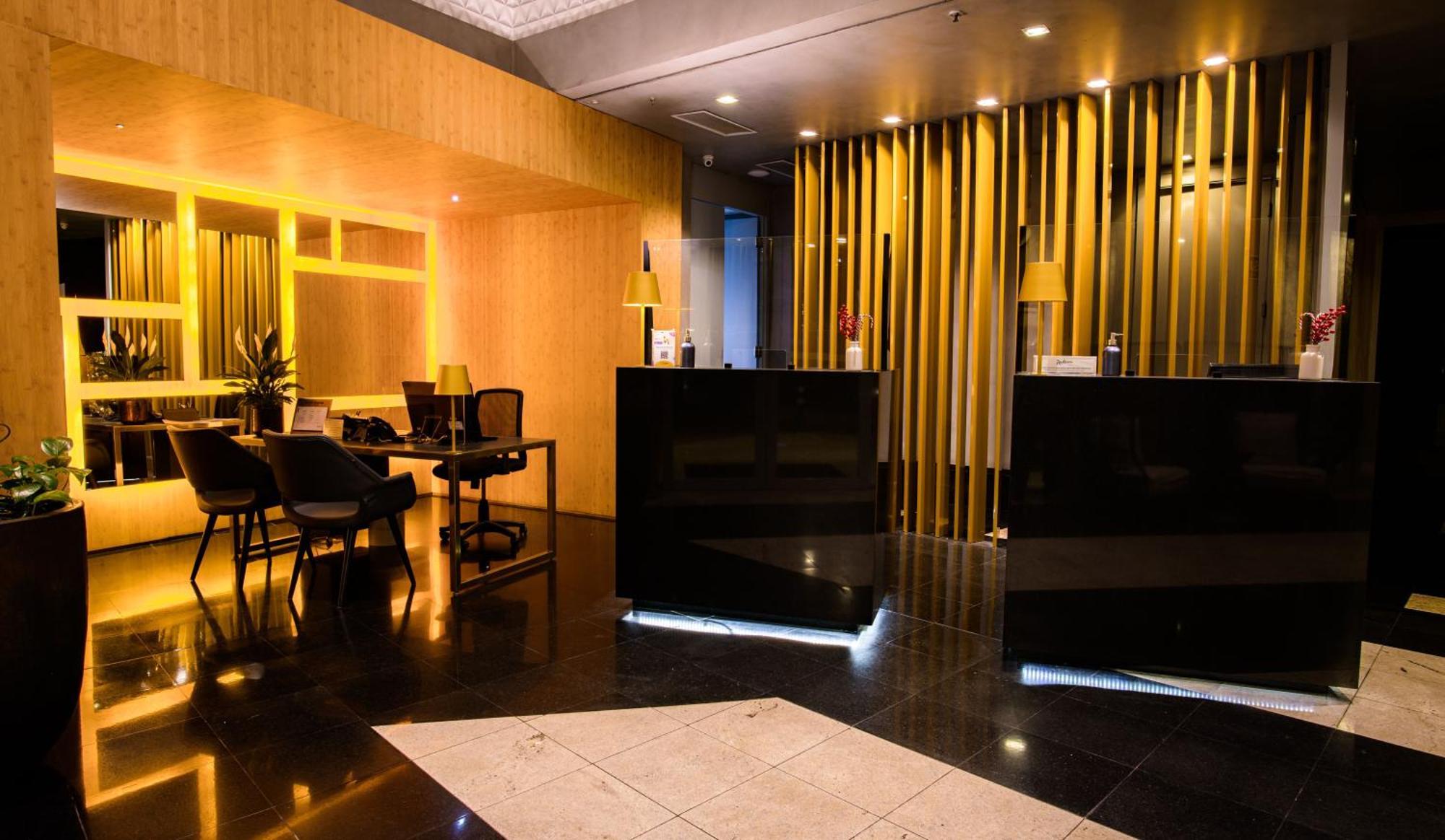 阿尔法城丽笙酒店 巴路里 外观 照片 The lobby of the hotel