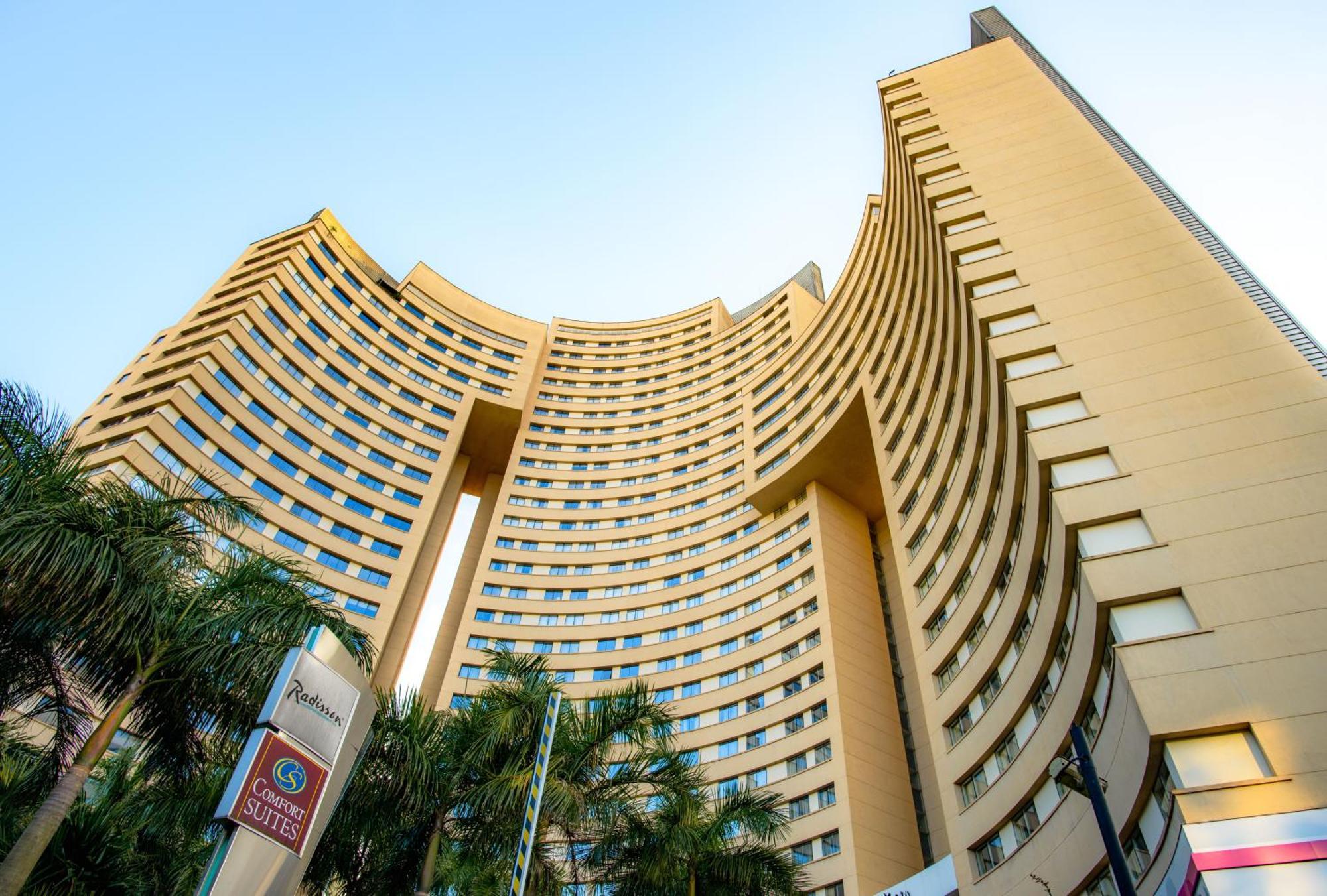 阿尔法城丽笙酒店 巴路里 外观 照片 The hotel in 2012