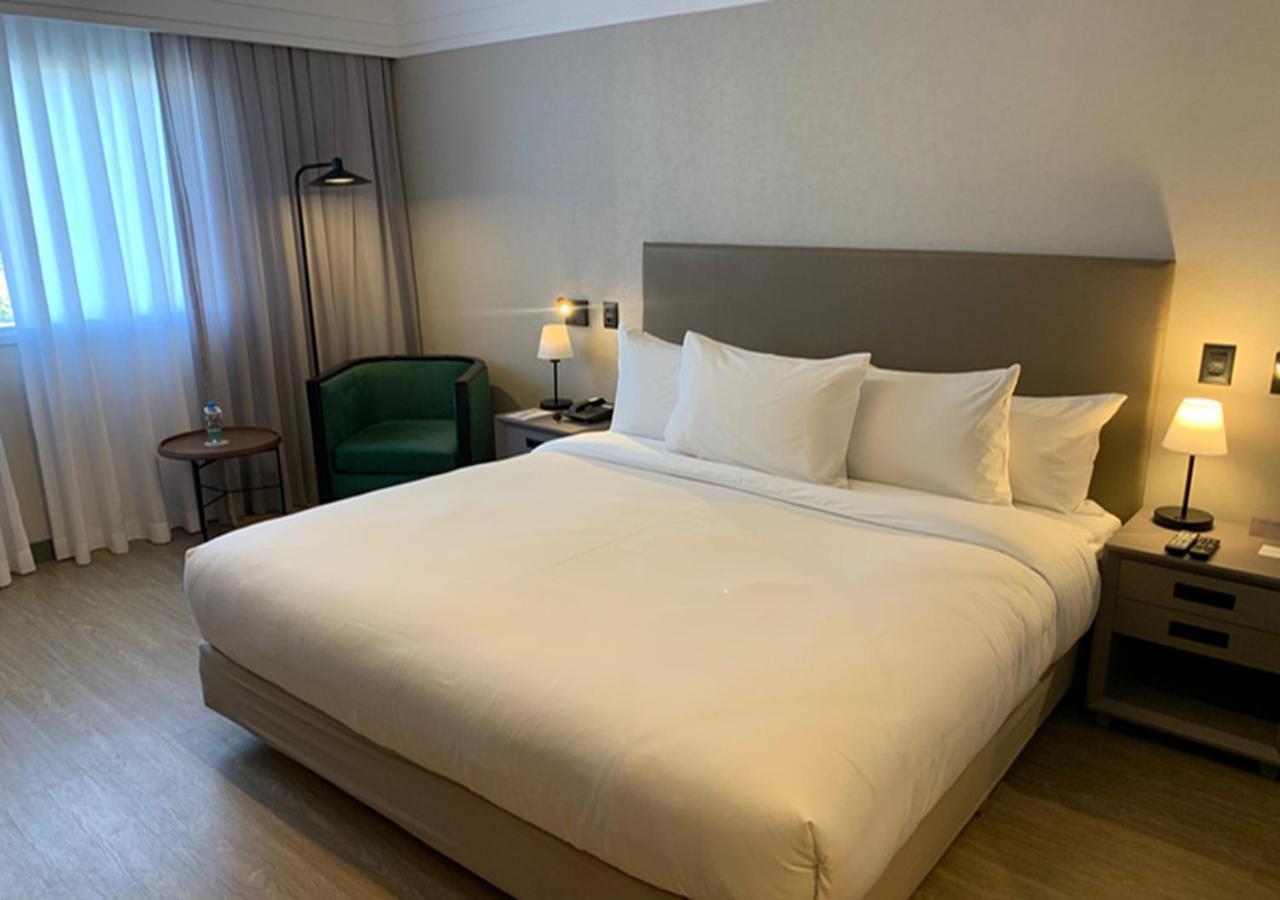 阿尔法城丽笙酒店 巴路里 外观 照片 A room at the hotel