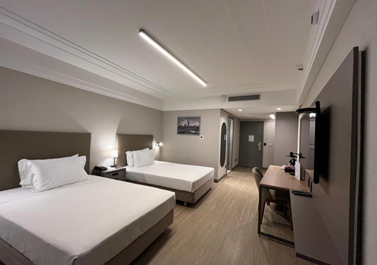 阿尔法城丽笙酒店 巴路里 外观 照片 A room at the hotel