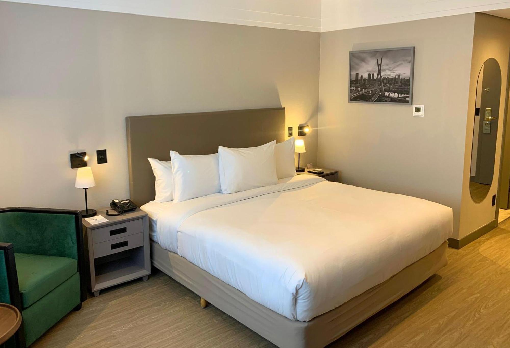阿尔法城丽笙酒店 巴路里 外观 照片 A room at the hotel
