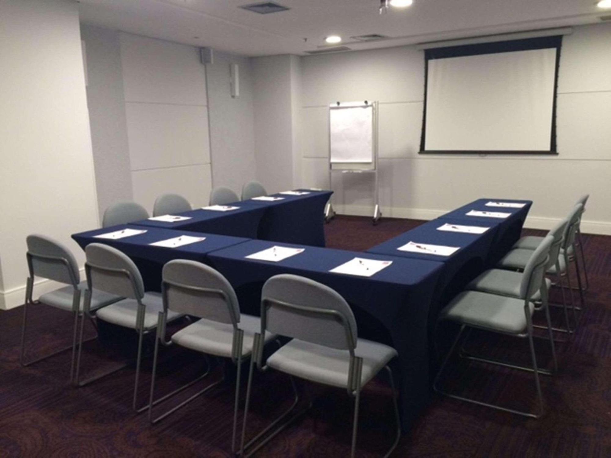 阿尔法城丽笙酒店 巴路里 外观 照片 The meeting room at the National Centre for Early Childhood